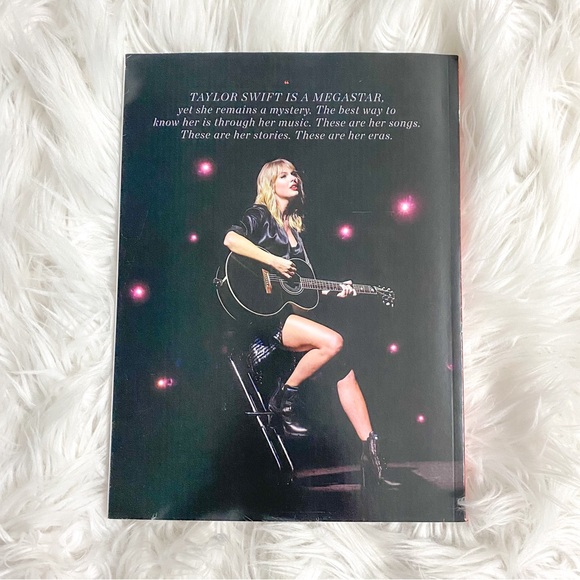 Taylor Swift Magazine - Her Life, Her Music & All Her Eras - Picture 2 of 4